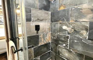 Miners Suite-Centrally Located in Shaver Lake - Photo 13