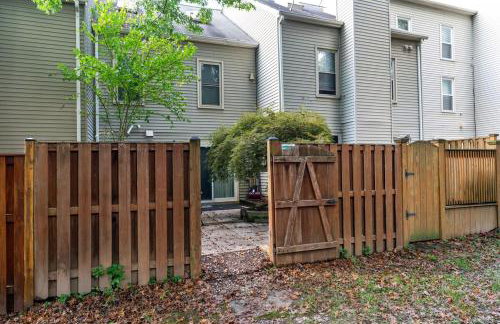 Lakeside Stay Metro, INOVA, Dining & Shops Nearby! - Foto 22