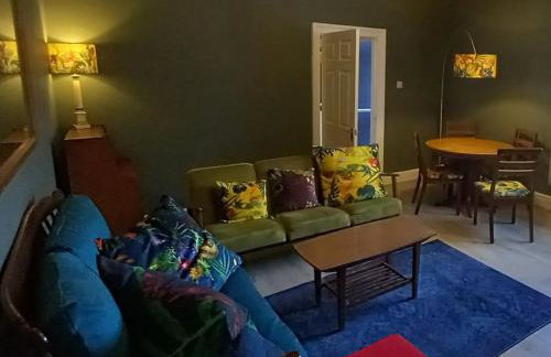 Peaceful Home from Home - Spacious 3 Bedroom House Accommodating 7 - Ideal for Families and Workers - Foto 18