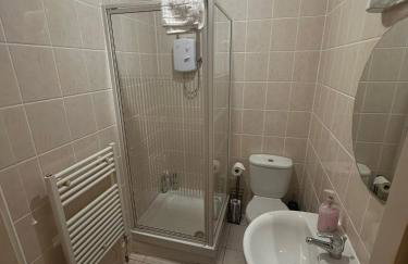 Spacious City Centre 2-Bedroom Apartment by StaySavvy Accommodation - Foto 48