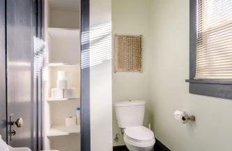 Stay Portland - Portland Classic - Walk to Local Coffee & Food - Photo 22