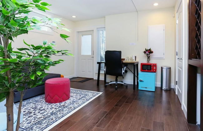 Central Cozy 1bdr Suite by Elevate Rooms - Photo 6