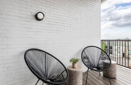 Dual Bachelor Pads w/ Rooftop Lounge & Games Sleeps 26 5 Min to Broadway - Foto 91