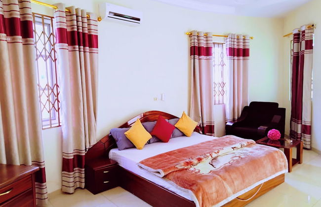 Renajoe Exclusive Centre - Photo 6