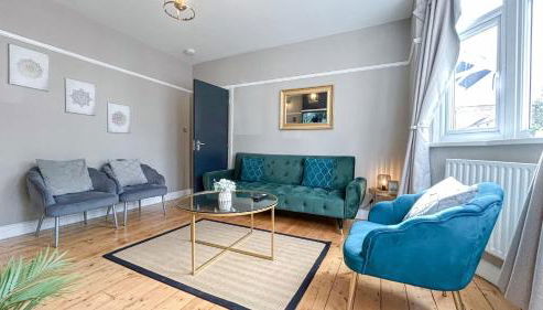 Promo Rate - New Malden 3BDR House with Garden & FREE Parking near Raynes Park, Kingston upon Thames & Wimbledon by NourNest Apartments - Foto 2, storage, heating