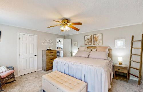 Renovated Retreat with Private Pool and Hot Tub - Photo 11