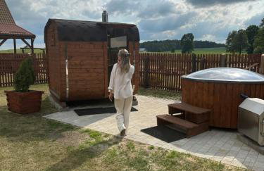 Pod skrzydłami - Foto 4