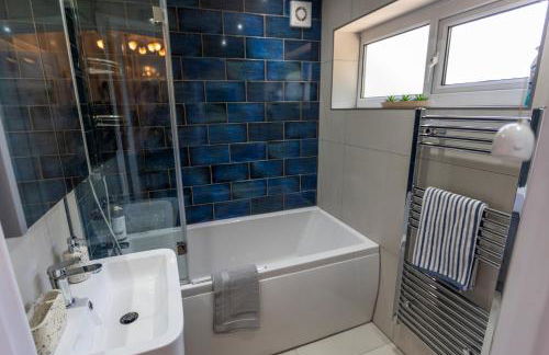 Modern 4BR House - Sleeps 10 - Central Birmingham - FREE Parking - Foto 31