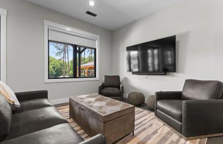 Gray Fox Lodge by Avantstay Waterslide Pool, Theater Sleeps 21 - Foto 92