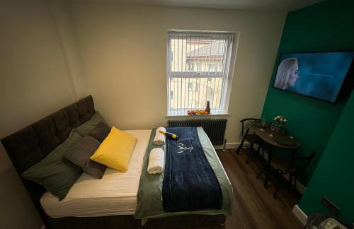 Southgate Luxury Apartments-Jaquzzi Bath-Private Parking- suitable for contractors - Foto 62