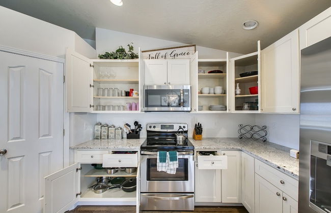 True Blue Family Home - Photo 8