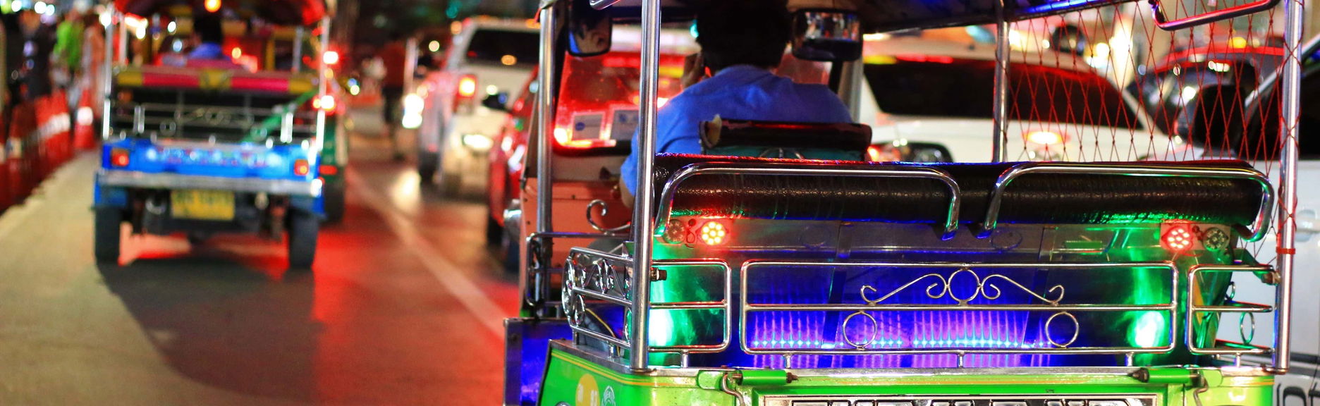 Tour gastronómico nocturno en tuk tuk