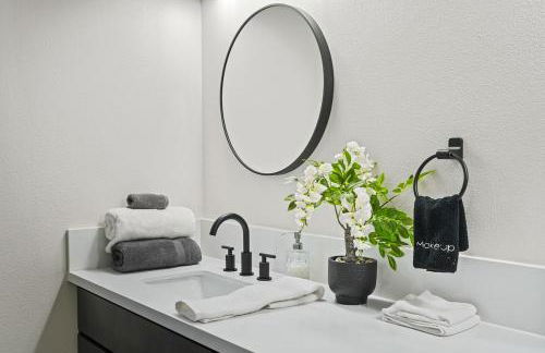 Sleeps 12 - Hot Tub - Pool - Game Room & Fire Pit! - Foto 60