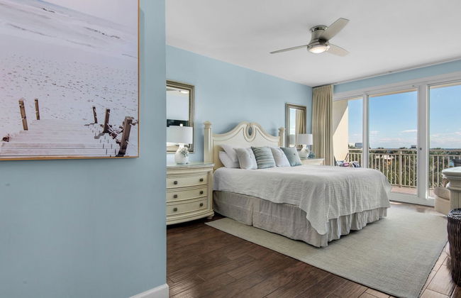 Spacious 2BR Condo w/ Partial Gulf Views, Pool, Across the Street From Beach! - Foto 5