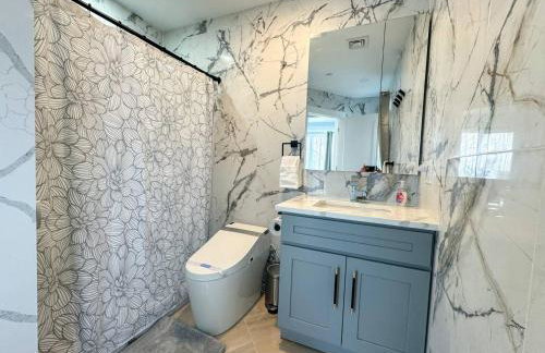 3br Gem Skyline Views, Laundry & Central Air - Foto 17