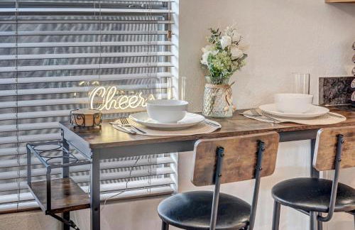 Chic Poolside Oasis - Karaoke - BBQ - Games - Foto 53