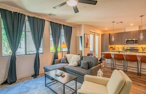 Modern 1BR Kierland Commons, TPC Golf, Pool, Gym, W-D - Foto 11