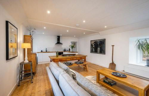Spacious & Stylish StoneHous Cottage - Photo 27