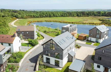 Lakeside property with spa access on a nature reserve Beaumont Village 25 BV25 - Photo 22