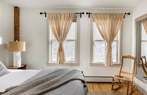 Go Skiing or Hiking from an Enchanting, Light-Filled Home - Foto 24