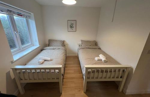 Peaceful modern home with garden and parking - Foto 17