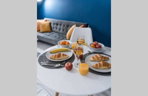 Cheerful 2 Bedroom Homely Apartment, Sleeps 4 Guest Comfy, 1x Double Bed, 2x Single Beds, Free Parking, Free WiFi, Suitable For Business, Leisure Guest, Contractors, QE Hospital, Glasgow, Near Airport & City Centre, Perfect For Common Wealth Games 2026 - Foto 35