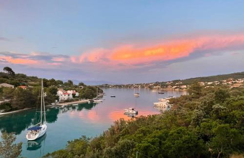 Seafront rural big house at Solta Croacia island - Photo 1