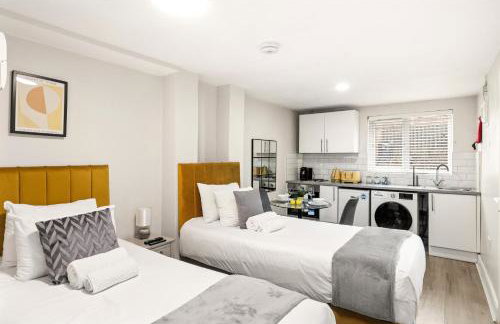 Glimmering Comfort Spacious Studio - Photo 7