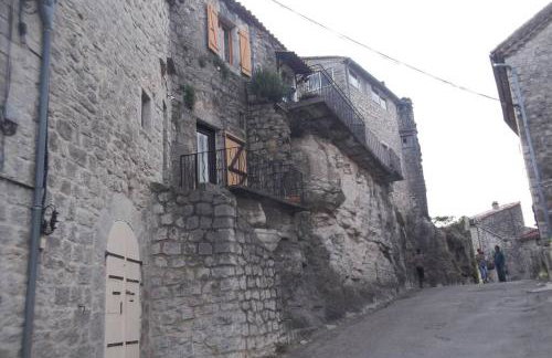 maison pierre et voûte au cœur du village - Photo 34