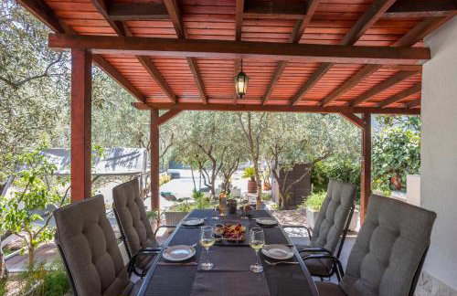 House Oliva with private pool and large garden - Photo 47