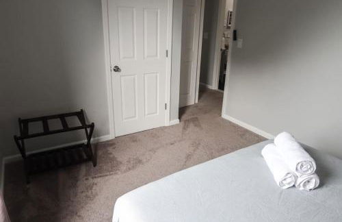 8BR 4BA Home Near NYC -Sleeps 16 - Foto 38