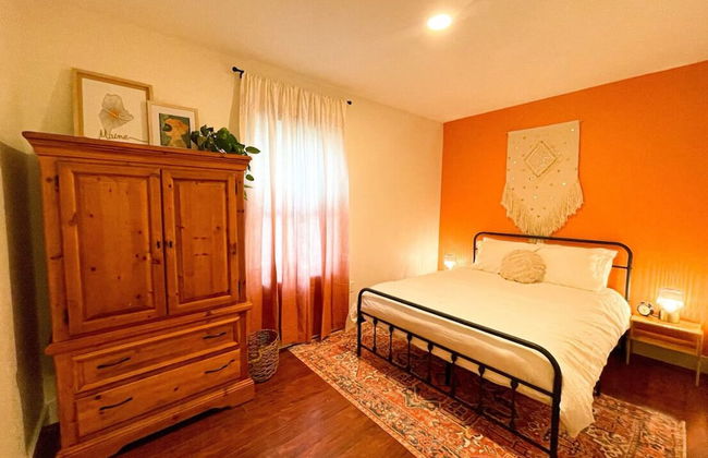 Cottage Street Downtown New Apartment - Photo 1