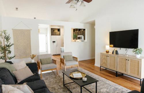 "The Dawning House" - Peaceful Modern Stay w/ Yard - Foto 21