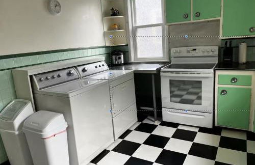 Falls Retreat - Walk to the Falls, the Casino and all Downtown Restaurants - Across from the Aquarium - Photo 7