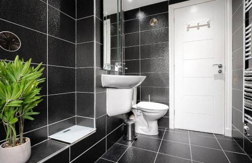 Spacious 3 Bed Home in Glasgow City With Free Parking - Foto 2