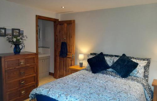 Canal-side 5-Bed Cottage - Sleeps 10 Pet Friendly - Foto 10