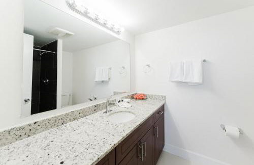 Beachside Modern 2BR 2BA - Foto 18