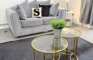 Spacious 5-Bedroom house close to station - Foto 1