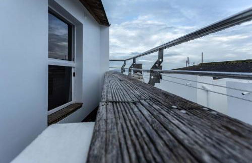 Ático con terraza y vistas al mar. - Foto 20