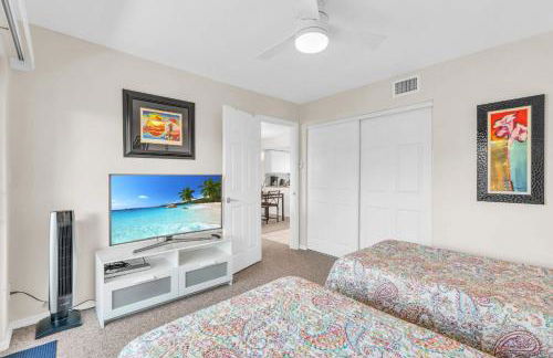 Second Floor With Lake and Fountain View - Photo 26