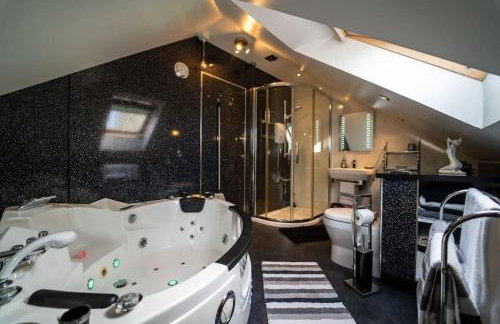 Stunning Central Villa by Golf Course & Beach - Foto 24