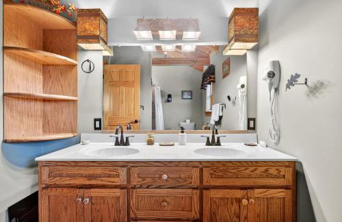 Mountain Escape on 6 acres w Hot Tub & Privacy - Foto 46