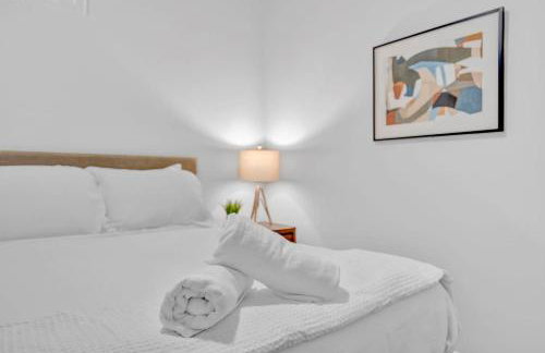 Stylish Condo • Walk to Theaters • Parking - Foto 11