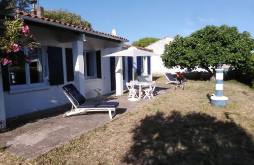 Maison oléronaise avec la plage à pied et la piste cyclable au bout du jardin - Foto 13