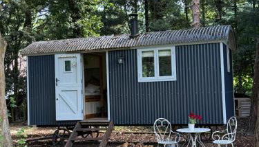 Chez Marguerite Luxury Shepherd's Hut and Sauna - Photo 4