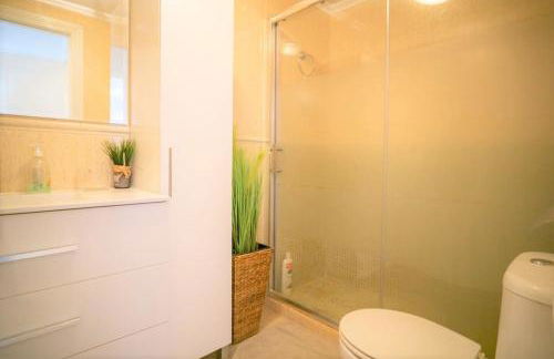 Spacious ground floor apartment overlooking the beautiful communal pool - Foto 36