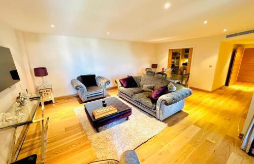 Chelsea Riverfront 2BR & Balcony - Foto 28