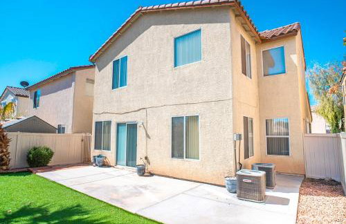 Viva Vegas Cozy 3BR Home Minutes from the Strip - Photo 30