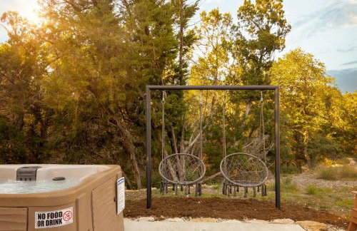 Canyon Family Yurt Cabin - Hot Tub Loft Full Kitchen & Bath - Photo 23