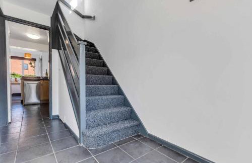 Group-Friendly 4-BR Home with Space & Comfort - Foto 14